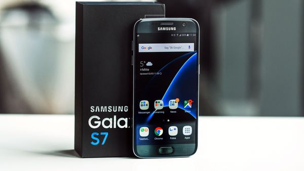 Samsung Galaxy S7(ధర రూ 30,900):