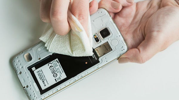 శుభ్రాంగా  తుడిచి షేక్ చేయండి: