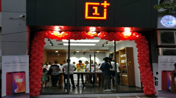 ఉచిత బహుమతులు..