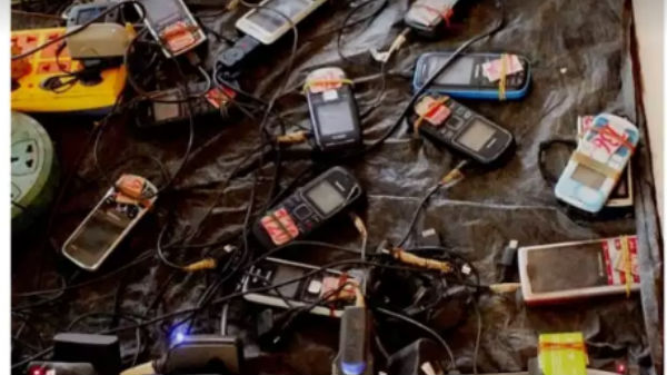 unauthorised షాపులలో మీ స్మార్ట్ ఫోన్ ను రిపేర్ చేయించకండి.... 