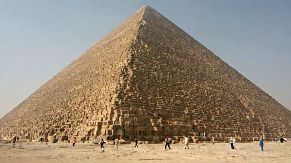 గిజా పిరమిడ్ ఆకారంలో ..