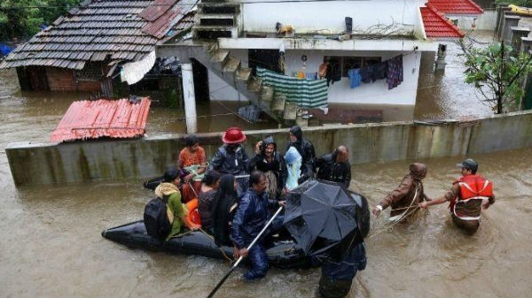 కేరళలో వరద బాధిత ప్రజలకు సహాయపడటానికి .... 