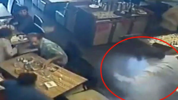 ఫోన్ బ్యాటరీ పూర్తిగా వేడెక్కడం వల్ల ..