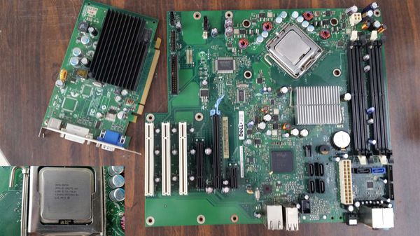 8-mistakes-that-will-damage-or-ruin-your-computer-motherboard