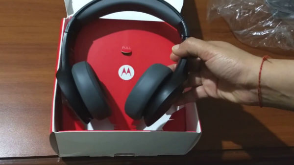 Motorola Pulse Escape wireless హెడ్ ఫోన్స్ : డిస్కౌంట్ రూ. 4000