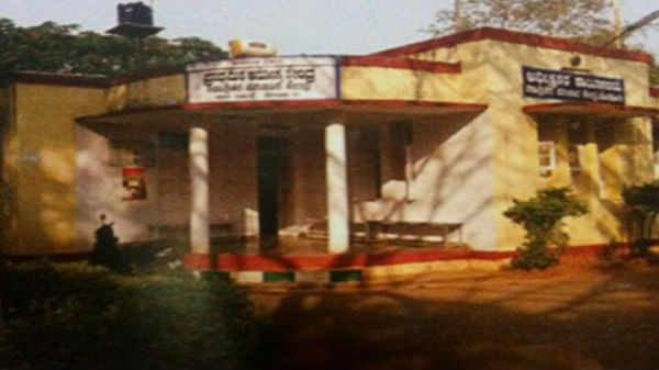 తన కూతురు కనిపించడం లేదంటూ పోలీసులకు ఫిర్యాదు..... 