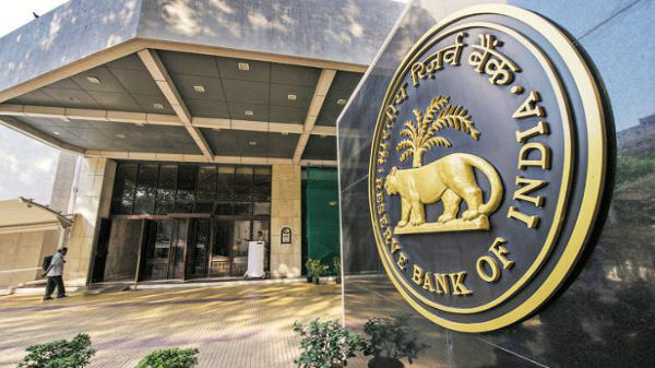 ఒకవేళ కస్టమర్ నిర్లక్ష్యం కారణంగానో, అవగాహనా రాహిత్యంతోనో సొమ్ము నష్టపోతే.... 