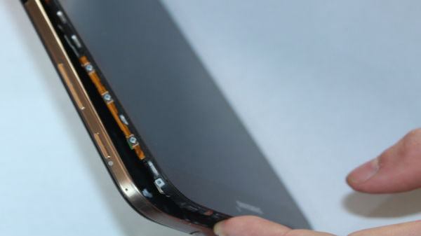 రిమూవబుల్ బ్యాటరీ ప్యాక్‌, డ్యుయల్ సిమ్ స్లాట్..