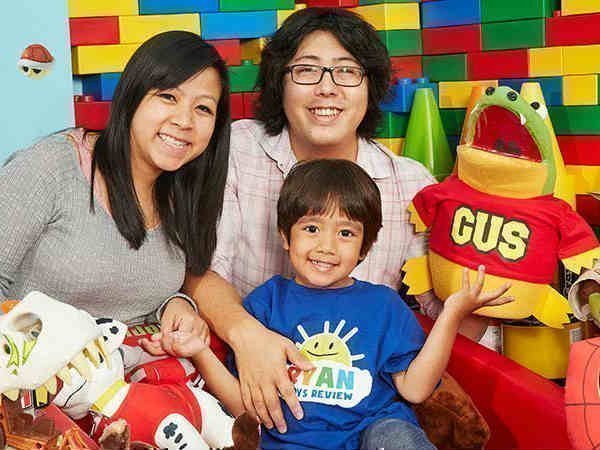 డబ్బుల కోసం తల్లిదండ్రులు..