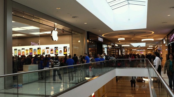 గత నెలలో కాలిఫోర్నియాలోని ఆపిల్ షో రూంలో