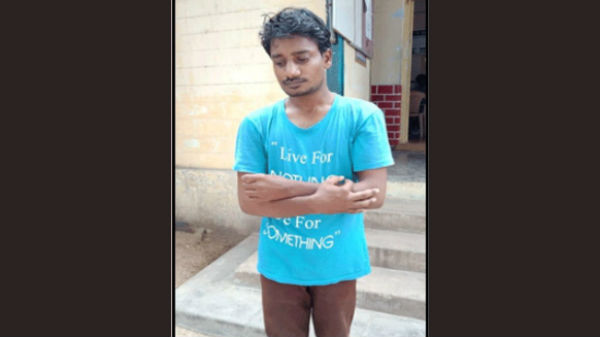 ఇంటర్నెట్‌లో పెడతానని బెదిరించి..