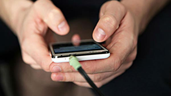 చార్జింగ్‌ పెట్టే సమయంలో