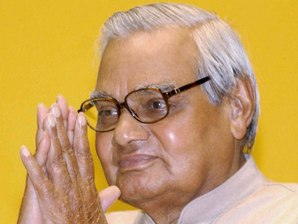 ల్యాండ్‌లైన్‌ ఫోన్ల సంఖ్యను మొబైల్‌ ఫోన్లు