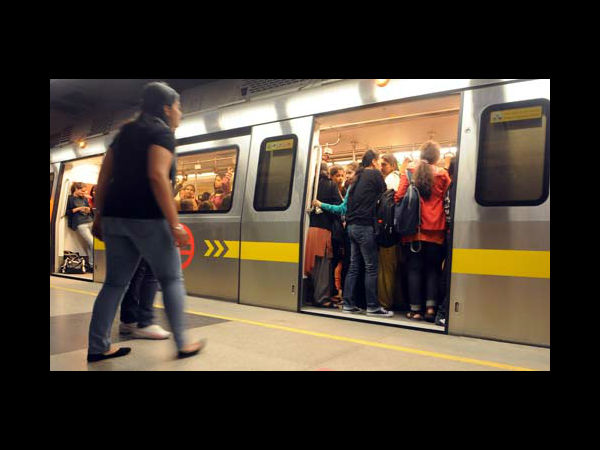 ఢిల్లీ మెట్రో రైళ్లలో బూతు భాగోతాల దుమారం!