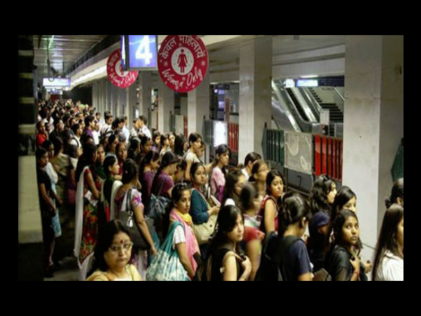 ఢిల్లీ మెట్రో రైళ్లలో బూతు భాగోతాల దుమారం!
