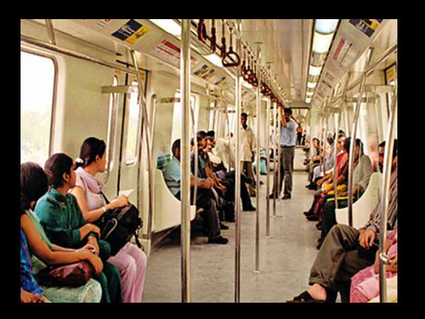 ఢిల్లీ మెట్రో రైళ్లలో బూతు భాగోతాల దుమారం!