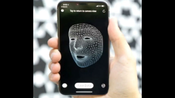 3డీ మ్యాపింగ్ నిర్విహించుకునేందు వీలుగా యాపిల్ ఫేస్‌ఐడీతో పాటు.... 