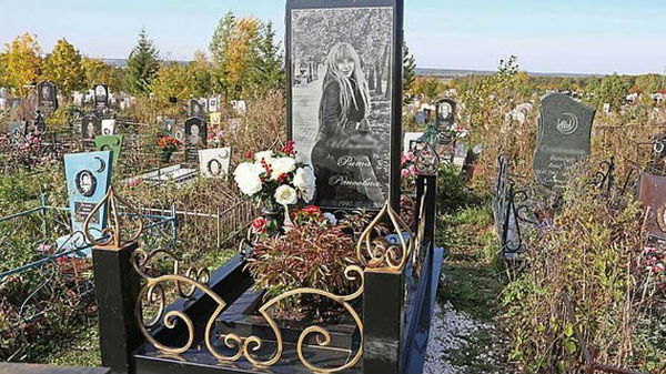 ఐఫోన్ లో డిస్ ప్లే గా ఆయన కూతురు ఫోటో..