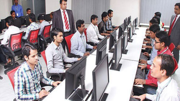 2500 మంది తాత్కాలిక ఉద్యోగులు..