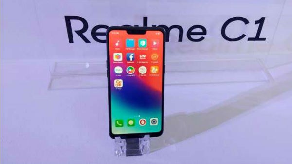  6.2 అంగుళాల హై  హైడెఫినిషన్ ప్యానల్‌.... 