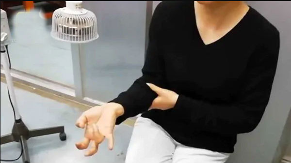 డాక్టర్ దగ్గరకు చికిత్స కోసం వెళ్లింది.... 