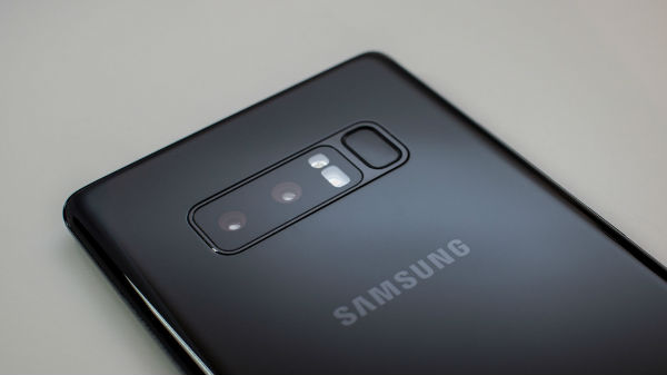 కచ్చితంగా ఉండాల్సింది:డ్యూయల్ కెమెరా ఫోన్