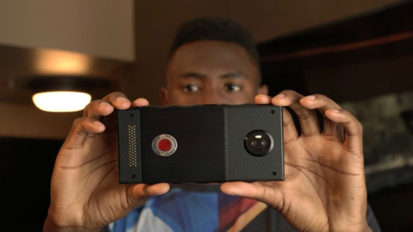 ఫేస్ టైం తరహాలో ఈ ఫోన్‌లో ఓ వీడియో కాలింగ్ యాప్‌ను....