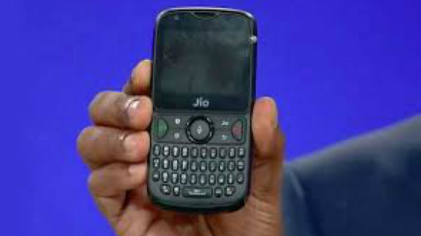 జీయోఫోన్ 2 మరియు నోకియా 8110 4G రెండు SIM కార్డు స్లాట్లు సపోర్ట్ చేస్తాయి.. 