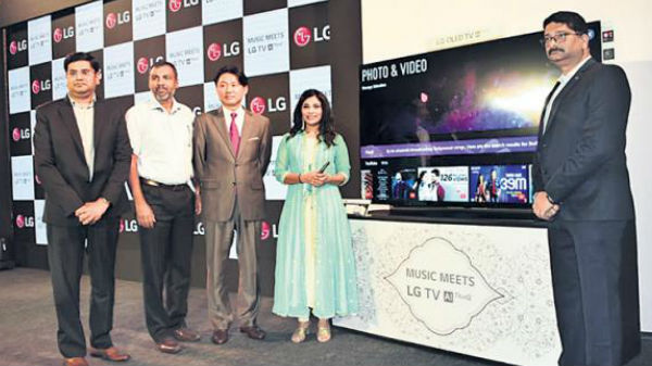 32-77 అంగుళాల సైజులో..