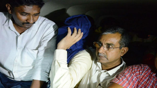 సోమవారం ఉదయం నిశాంత్‌ నివాసానికి చేరుకున్న మిలటరీ ఇంటెలిజెన్స్‌ అధికారులు....