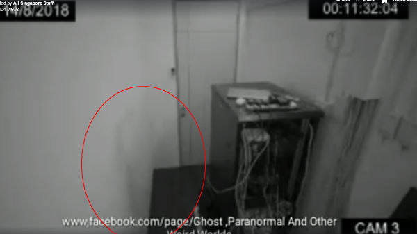 ఒక వింత ఆకారం రూమ్ లో కి రావడం.... 