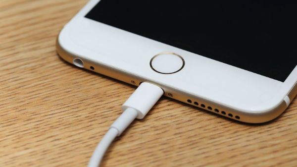 చార్జ్ అవుతోన్న సమయంలో....