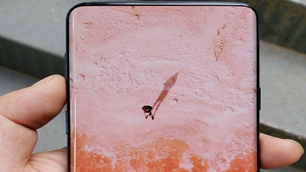 స్మార్ట్‌ఫోన్ డిస్‌ప్లే క్రిందే అన్నీ..