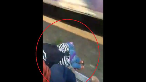 పక్క నుంచి మరో లోకల్ రైలు రావడంతో.... 