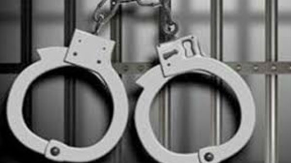 పోలీసులు వారిద్దరినీ అరెస్ట్ చేసి రిమాండ్‌కు తరలించారు....