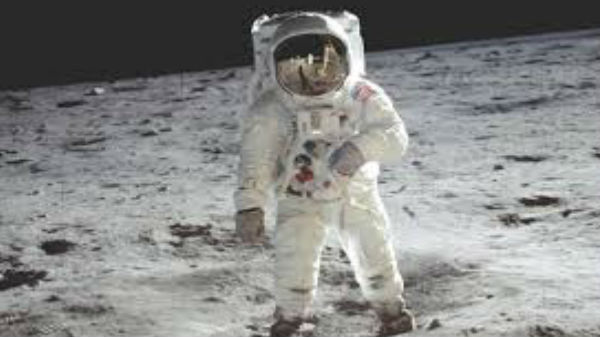 వ్యోమగాములు ఉన్న ప్రాంతం లోపలి ఉష్ణోగ్రత భూమ్మీద...