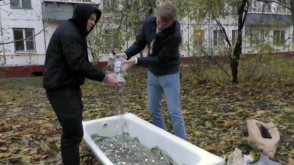 ఇంటి దగ్గర బాత్‌టబ్‌లో కాయిన్స్ నింపడం దగ్గర్నుంచి....