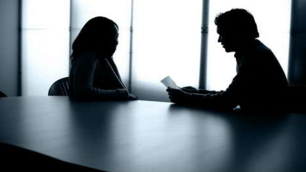 ఇంటర్వ్యూ పూర్తి చేసుకున్న ఒక మహిళ పట్ల...