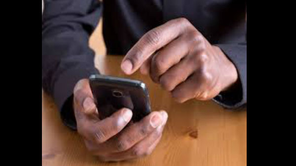 యూసుఫ్ కరీం మొబైల్ ఫోన్ పాడైంది.... 