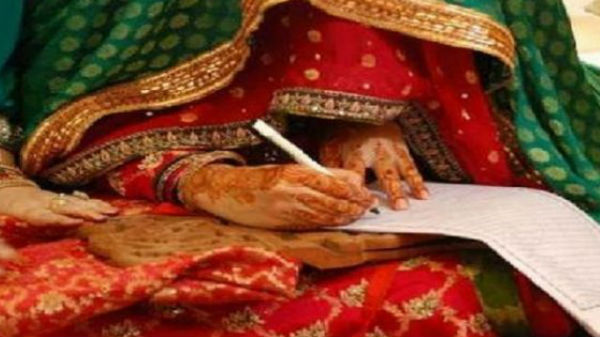 రమ్జాన్ అలీ కి,అక్బరీ ని ఇచ్చి పెళ్లి చేయాలనీ పెద్దలు నిశ్చయించుకున్నారు.... 