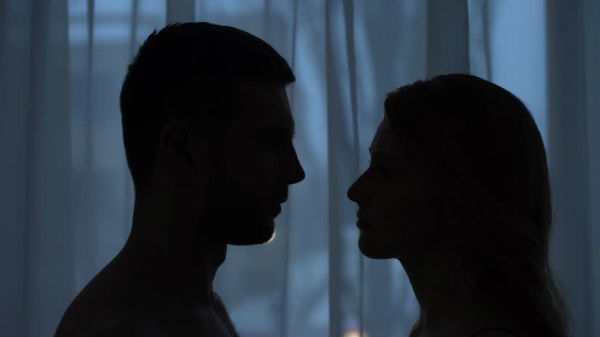 భార్యతో తులసీదాస్‌ సన్నిహితంగా ఉన్న ఫొటోలు తీసి మౌనిక పంపాడు... 