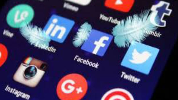 సోషల్ మీడియాలో ఇటువంటి మోసాలు....