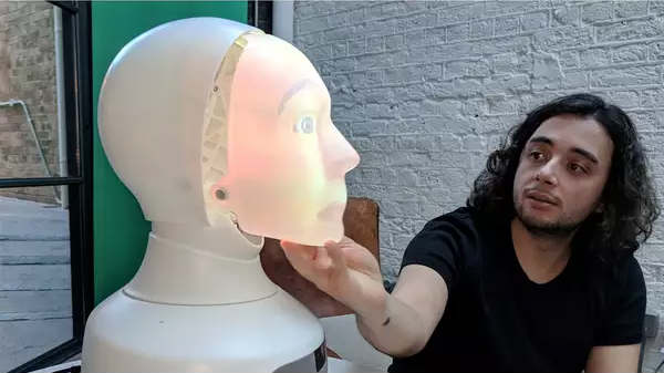 సానుభూతి చూపే రోబోట్