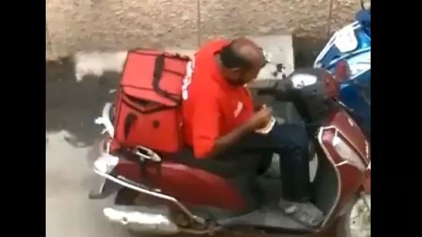 జొమాటో డెలివరీ బాయ్‌