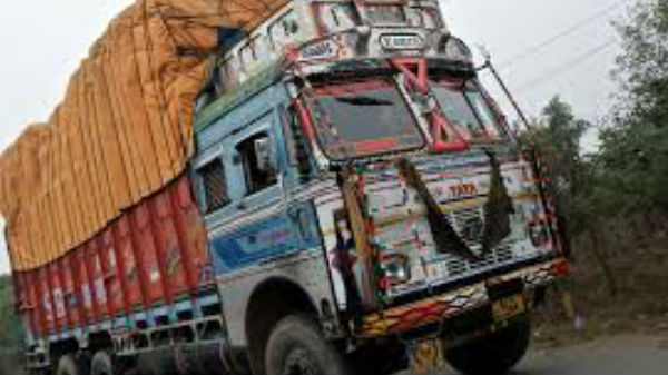 వివిధ రవాణా సంస్థలతో  డ్రైవర్లుగా....