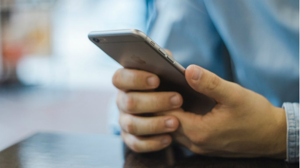 వేలితో స్క్రోల్ చేస్తూ టైప్ చేయడం