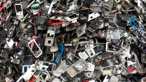 4,35,000 టన్నుల మొబైల్‌ ఫోన్లను