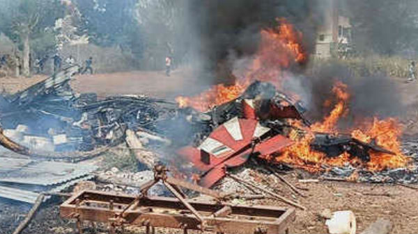 జెట్‌ విమానాల శిథిలాలు