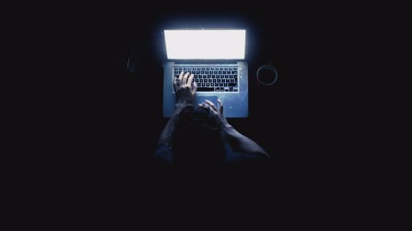 ఇద్దరు కేడీలు..