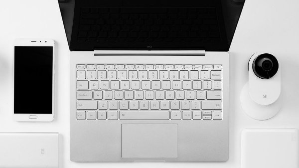 గతేడాది లాంచ్ చేసిన ల్యాపీకి భిన్నంగా